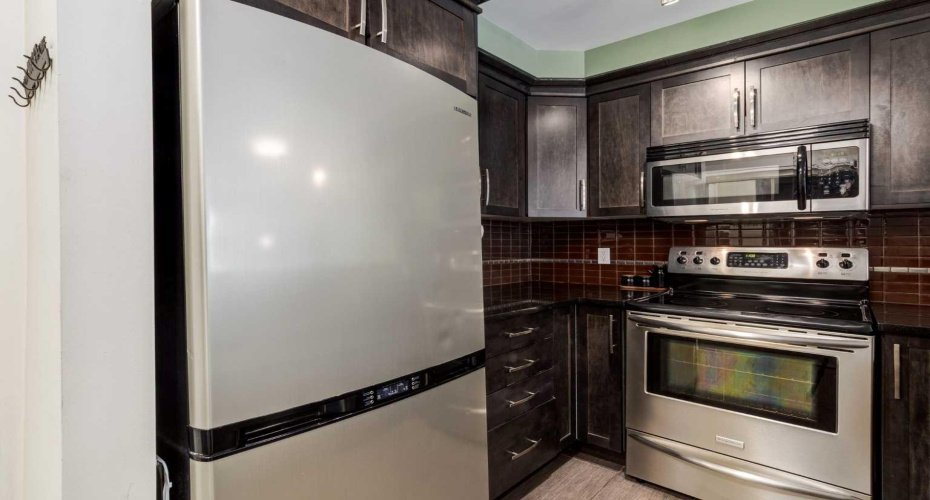 725 4 Street, Calgary, Alberta T2E3S7, 1 Bedroom Bedrooms, ,1 BathroomBathrooms,Residential,For Sale,4,A2297230