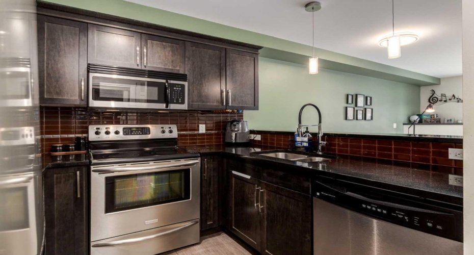 725 4 Street, Calgary, Alberta T2E3S7, 1 Bedroom Bedrooms, ,1 BathroomBathrooms,Residential,For Sale,4,A2297230