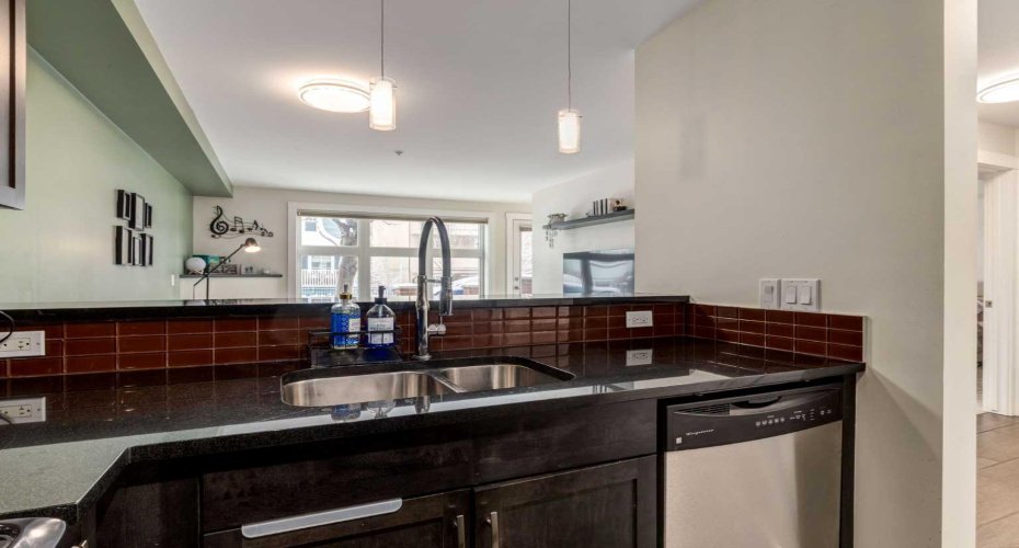 725 4 Street, Calgary, Alberta T2E3S7, 1 Bedroom Bedrooms, ,1 BathroomBathrooms,Residential,For Sale,4,A2297230