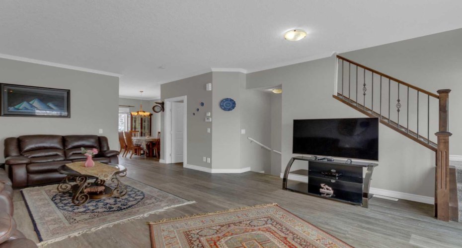 10 West Cedar Rise, Calgary, Alberta T3H 5G8, 2 Bedrooms Bedrooms, ,3 BathroomsBathrooms,Residential,For Sale,West Cedar,A2297241