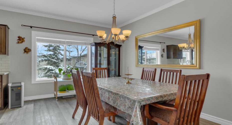 10 West Cedar Rise, Calgary, Alberta T3H 5G8, 2 Bedrooms Bedrooms, ,3 BathroomsBathrooms,Residential,For Sale,West Cedar,A2297241