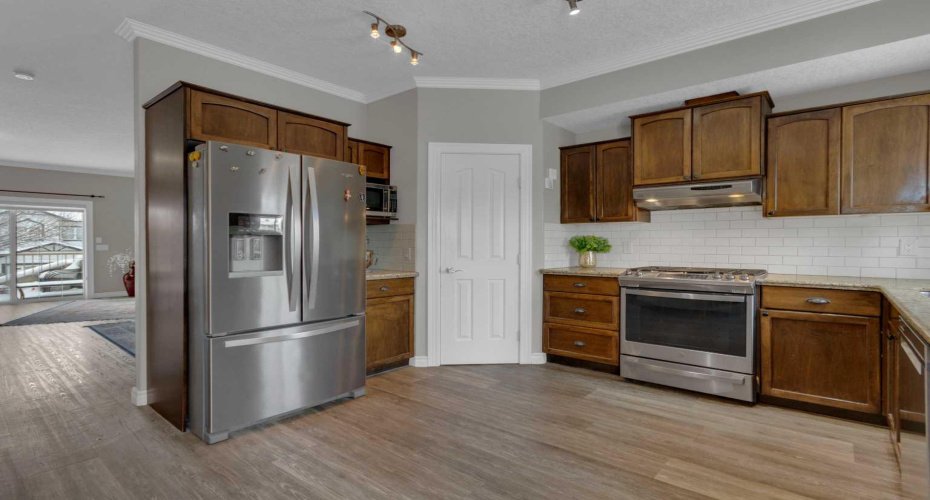 10 West Cedar Rise, Calgary, Alberta T3H 5G8, 2 Bedrooms Bedrooms, ,3 BathroomsBathrooms,Residential,For Sale,West Cedar,A2297241