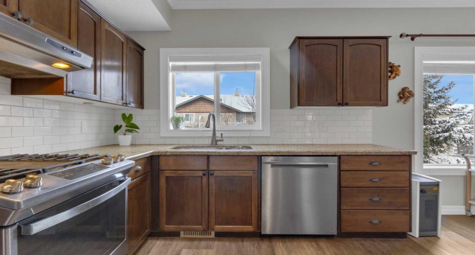 10 West Cedar Rise, Calgary, Alberta T3H 5G8, 2 Bedrooms Bedrooms, ,3 BathroomsBathrooms,Residential,For Sale,West Cedar,A2297241