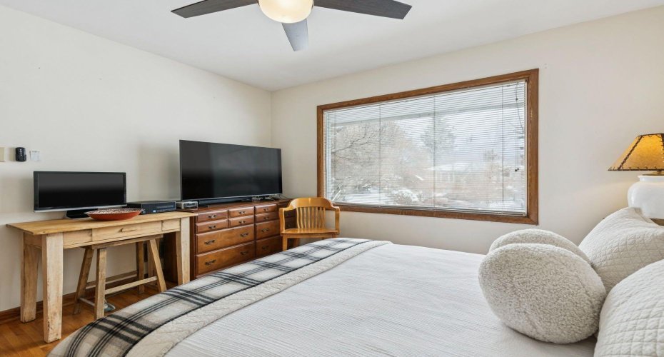 2363 23 Street, Calgary, Alberta T2M 3Y1, 3 Bedrooms Bedrooms, ,2 BathroomsBathrooms,Residential,For Sale,23,A2296613