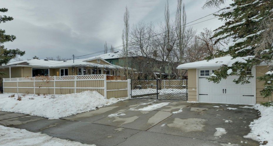 2363 23 Street, Calgary, Alberta T2M 3Y1, 3 Bedrooms Bedrooms, ,2 BathroomsBathrooms,Residential,For Sale,23,A2296613