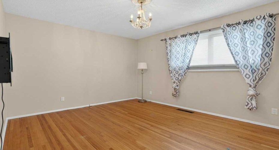 425 Woodland Crescent, Calgary, Alberta T2J 1J7, 4 Bedrooms Bedrooms, ,2 BathroomsBathrooms,Residential,For Sale,Woodland,A2296843