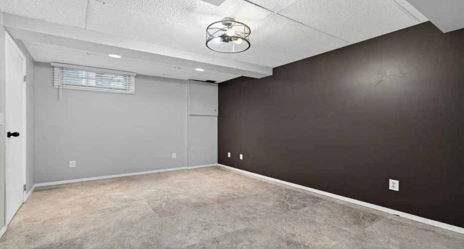 425 Woodland Crescent, Calgary, Alberta T2J 1J7, 4 Bedrooms Bedrooms, ,2 BathroomsBathrooms,Residential,For Sale,Woodland,A2296843