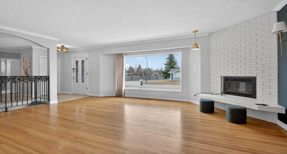 425 Woodland Crescent, Calgary, Alberta T2J 1J7, 4 Bedrooms Bedrooms, ,2 BathroomsBathrooms,Residential,For Sale,Woodland,A2296843