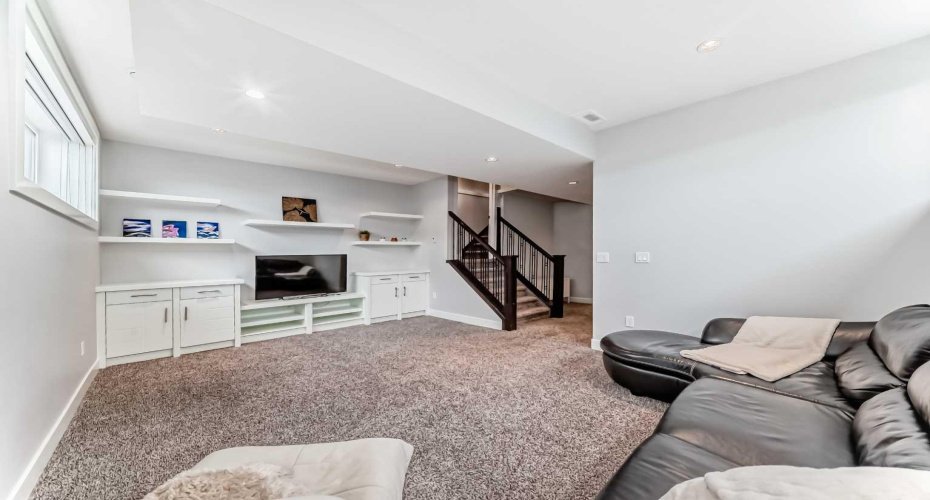 4640 15 Avenue, Calgary, Alberta T3B 0L7, 5 Bedrooms Bedrooms, ,5 BathroomsBathrooms,Residential,For Sale,15,A2296975