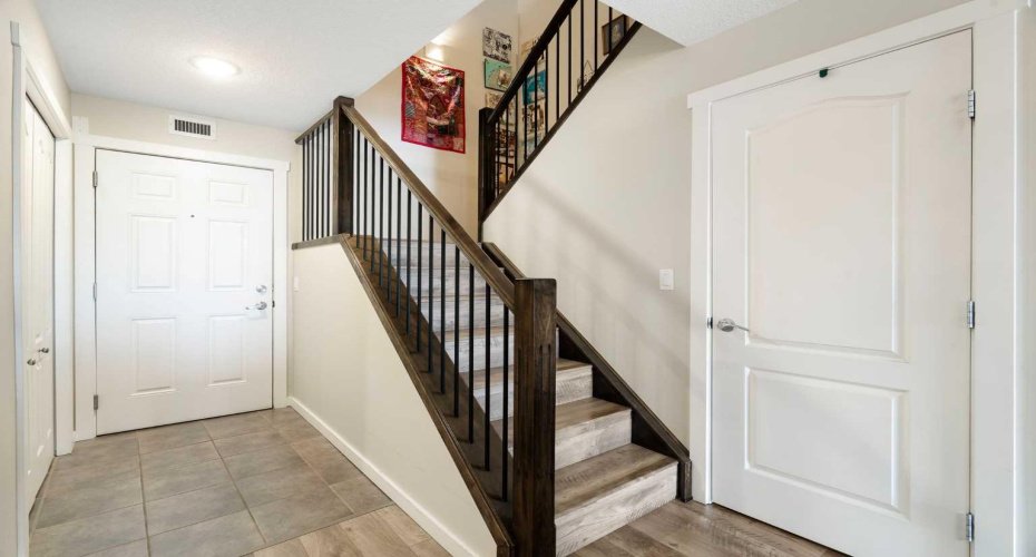 141 Mountain Street, Cochrane, Alberta T4C1Z5, 2 Bedrooms Bedrooms, ,2 BathroomsBathrooms,Residential,For Sale,Mountain,A2297002