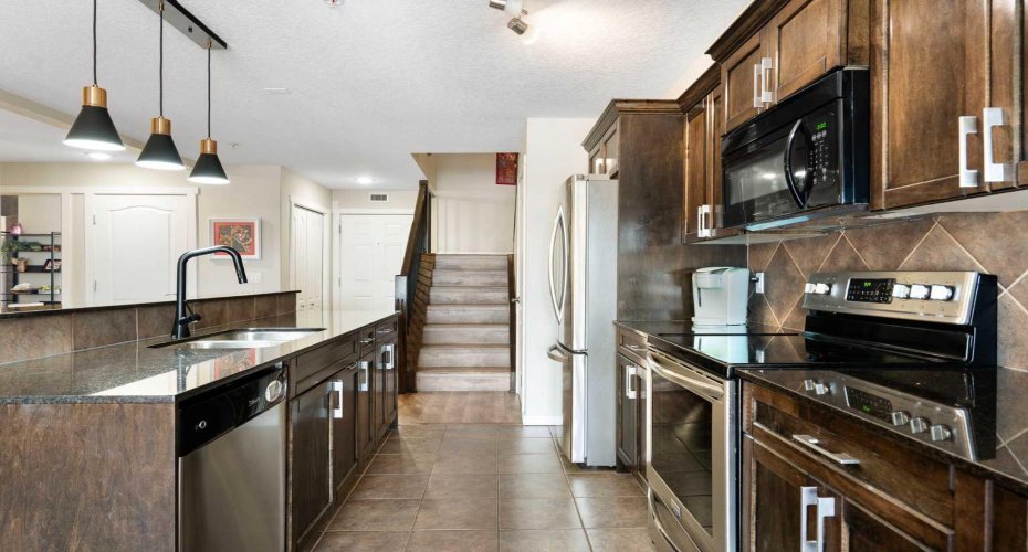 141 Mountain Street, Cochrane, Alberta T4C1Z5, 2 Bedrooms Bedrooms, ,2 BathroomsBathrooms,Residential,For Sale,Mountain,A2297002