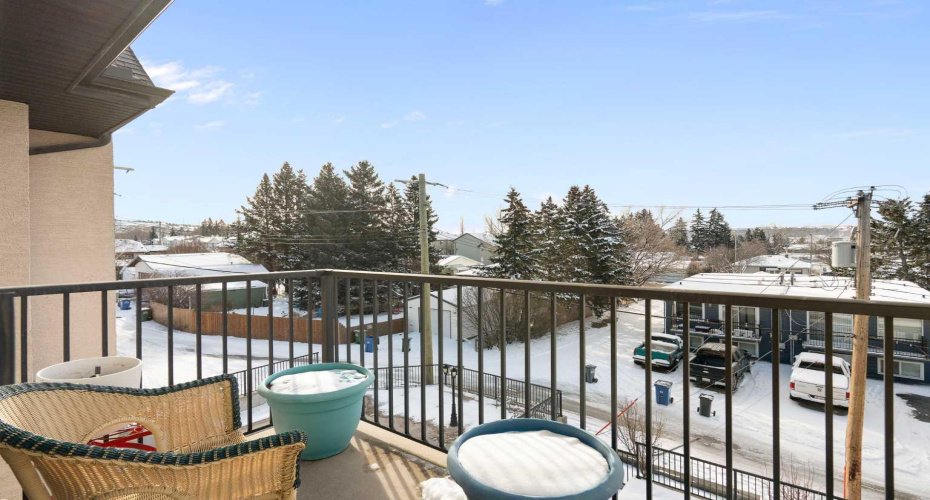 141 Mountain Street, Cochrane, Alberta T4C1Z5, 2 Bedrooms Bedrooms, ,2 BathroomsBathrooms,Residential,For Sale,Mountain,A2297002