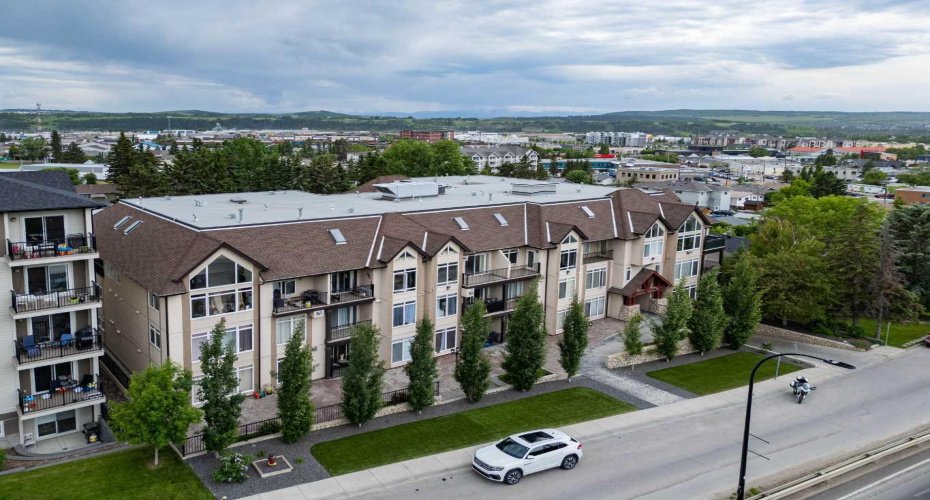 141 Mountain Street, Cochrane, Alberta T4C1Z5, 2 Bedrooms Bedrooms, ,2 BathroomsBathrooms,Residential,For Sale,Mountain,A2297002