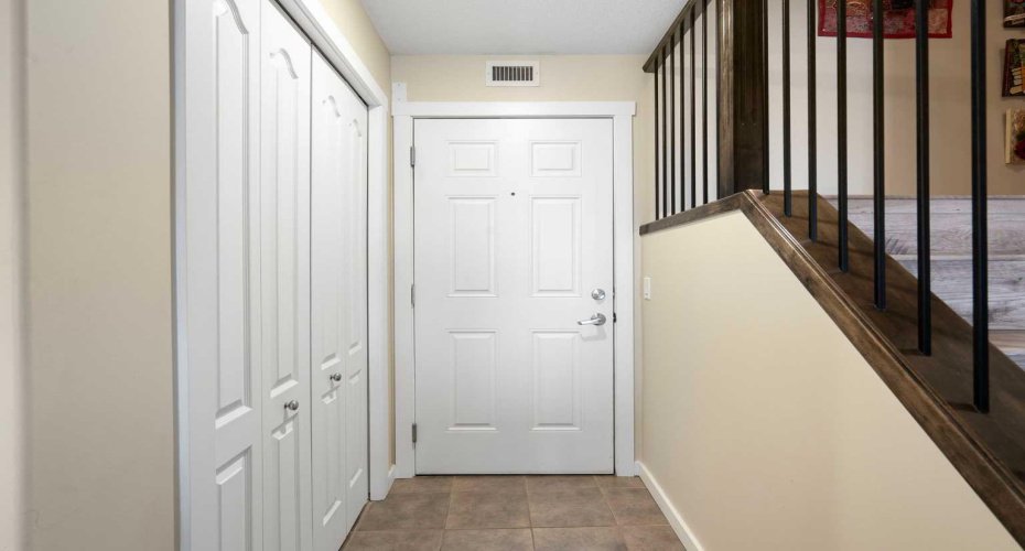 141 Mountain Street, Cochrane, Alberta T4C1Z5, 2 Bedrooms Bedrooms, ,2 BathroomsBathrooms,Residential,For Sale,Mountain,A2297002