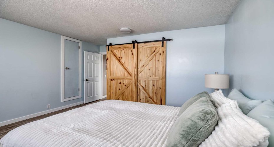 94 Glendale Way, Cochrane, Alberta T4C 1H8, 4 Bedrooms Bedrooms, ,2 BathroomsBathrooms,Residential,For Sale,Glendale,A2295982