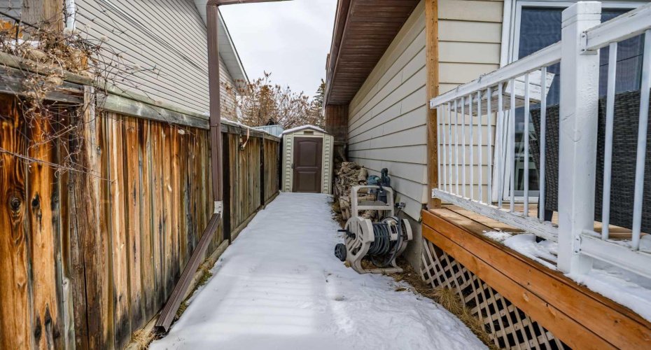 94 Glendale Way, Cochrane, Alberta T4C 1H8, 4 Bedrooms Bedrooms, ,2 BathroomsBathrooms,Residential,For Sale,Glendale,A2295982