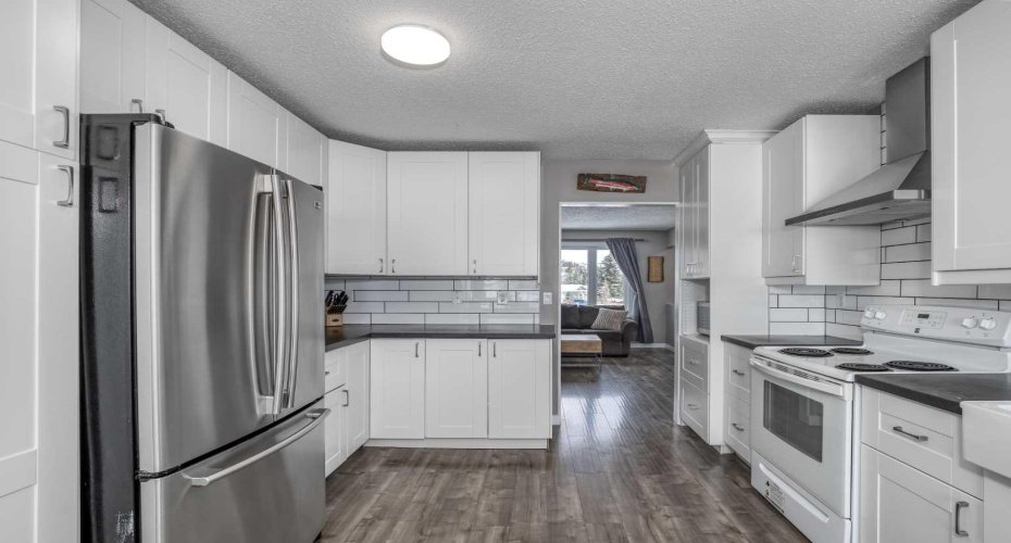 94 Glendale Way, Cochrane, Alberta T4C 1H8, 4 Bedrooms Bedrooms, ,2 BathroomsBathrooms,Residential,For Sale,Glendale,A2295982