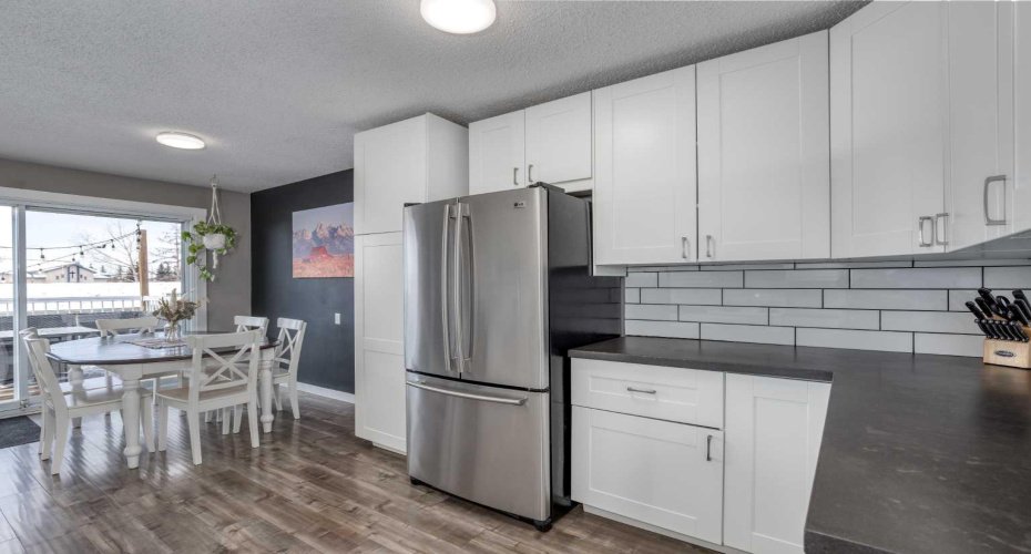 94 Glendale Way, Cochrane, Alberta T4C 1H8, 4 Bedrooms Bedrooms, ,2 BathroomsBathrooms,Residential,For Sale,Glendale,A2295982