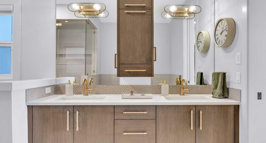 Ample storage in ensuite