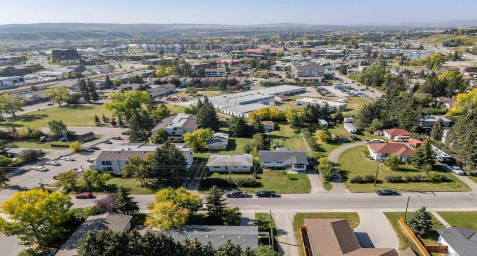 217 Ross Avenue, Cochrane, Alberta T4C1C9, 3 Bedrooms Bedrooms, ,1 BathroomBathrooms,Residential,For Sale,Ross,A2278722