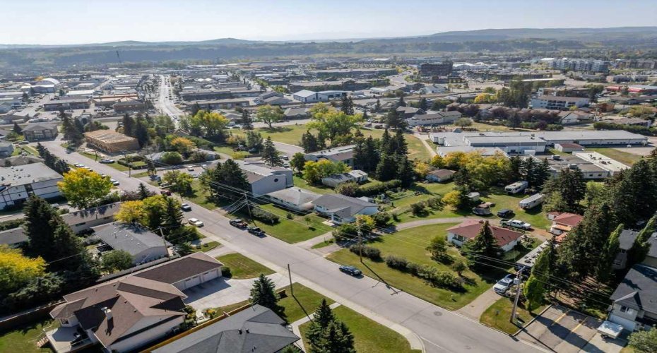 217 Ross Avenue, Cochrane, Alberta T4C1C9, 3 Bedrooms Bedrooms, ,1 BathroomBathrooms,Residential,For Sale,Ross,A2278722