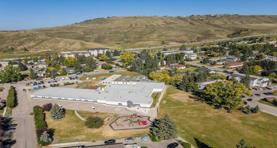 217 Ross Avenue, Cochrane, Alberta T4C1C9, 3 Bedrooms Bedrooms, ,1 BathroomBathrooms,Residential,For Sale,Ross,A2278722