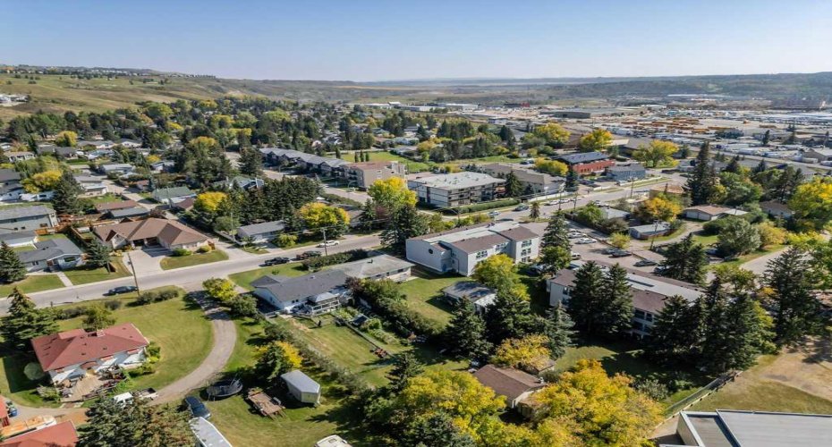 217 Ross Avenue, Cochrane, Alberta T4C1C9, 3 Bedrooms Bedrooms, ,1 BathroomBathrooms,Residential,For Sale,Ross,A2278722