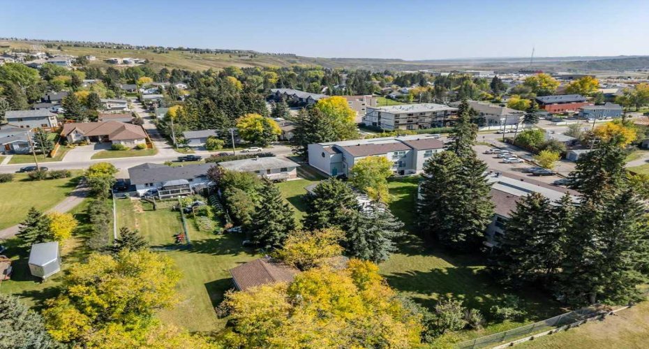 217 Ross Avenue, Cochrane, Alberta T4C1C9, 3 Bedrooms Bedrooms, ,1 BathroomBathrooms,Residential,For Sale,Ross,A2278722