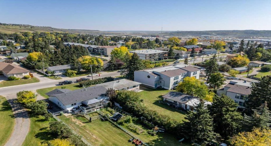 217 Ross Avenue, Cochrane, Alberta T4C1C9, 3 Bedrooms Bedrooms, ,1 BathroomBathrooms,Residential,For Sale,Ross,A2278722