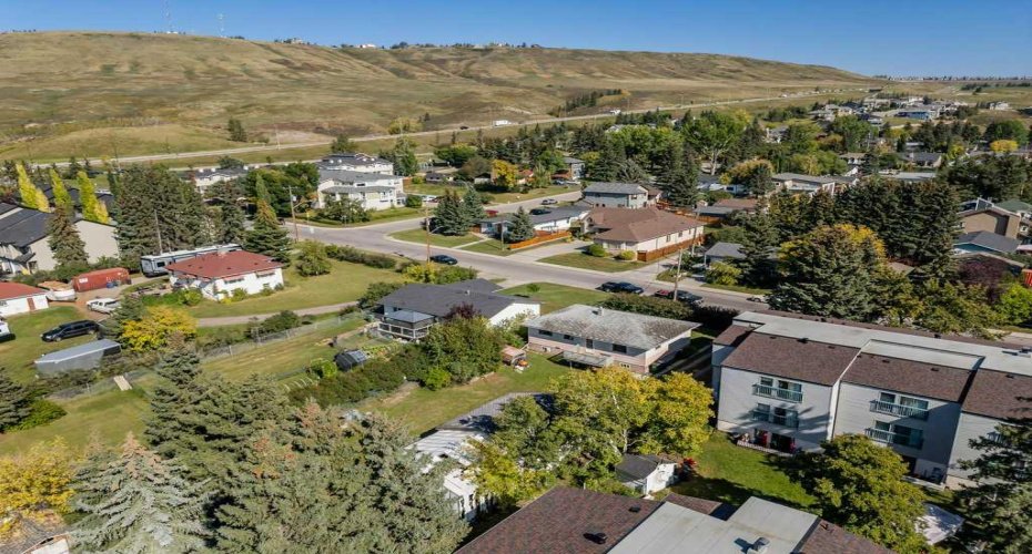 217 Ross Avenue, Cochrane, Alberta T4C1C9, 3 Bedrooms Bedrooms, ,1 BathroomBathrooms,Residential,For Sale,Ross,A2278722