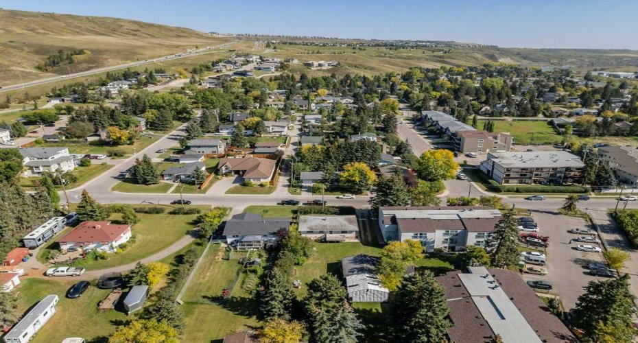 217 Ross Avenue, Cochrane, Alberta T4C1C9, 3 Bedrooms Bedrooms, ,1 BathroomBathrooms,Residential,For Sale,Ross,A2278722