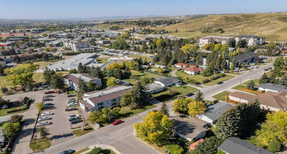 217 Ross Avenue, Cochrane, Alberta T4C1C9, 3 Bedrooms Bedrooms, ,1 BathroomBathrooms,Residential,For Sale,Ross,A2278722