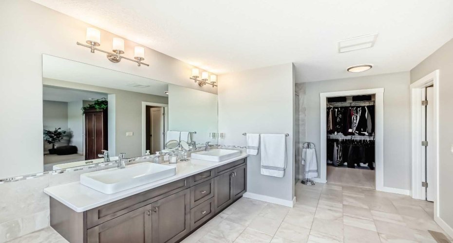 Large vanity with dual sinks!