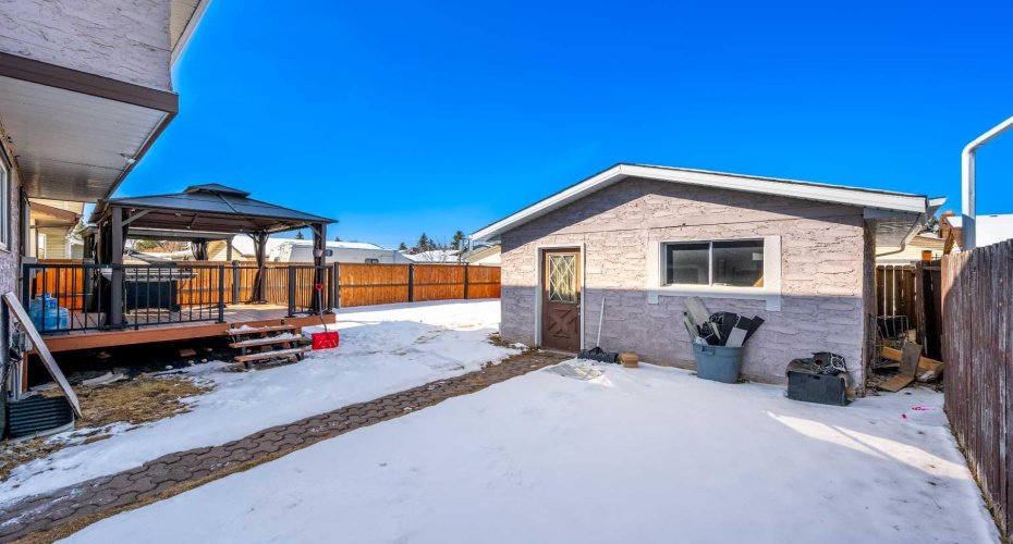 427 Rundlelawn Way, Calgary, Alberta T1Y 3J4, 4 Bedrooms Bedrooms, ,3 BathroomsBathrooms,Residential,For Sale,Rundlelawn,A2294353