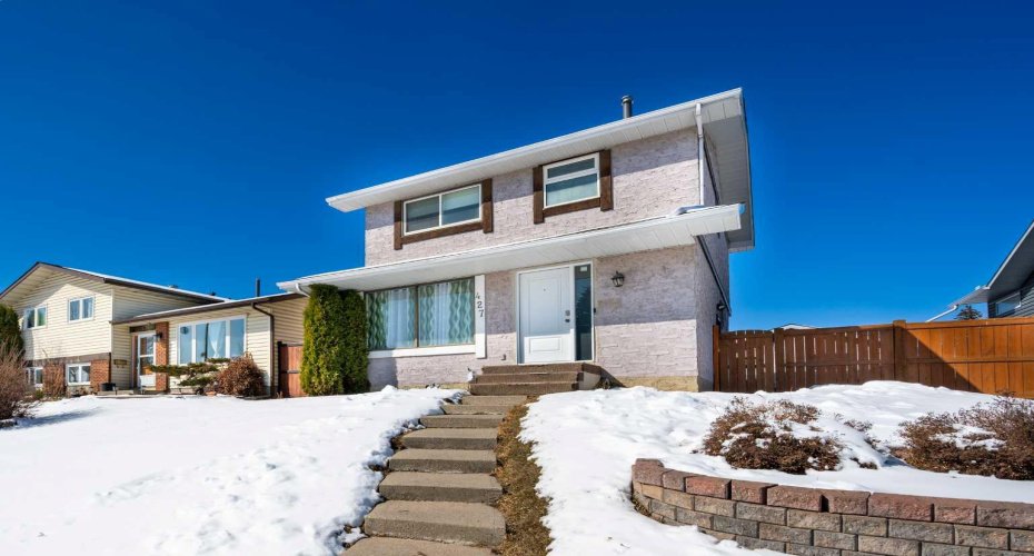 427 Rundlelawn Way, Calgary, Alberta T1Y 3J4, 4 Bedrooms Bedrooms, ,3 BathroomsBathrooms,Residential,For Sale,Rundlelawn,A2294353
