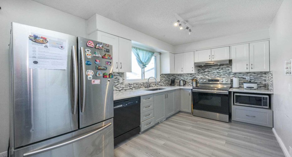 427 Rundlelawn Way, Calgary, Alberta T1Y 3J4, 4 Bedrooms Bedrooms, ,3 BathroomsBathrooms,Residential,For Sale,Rundlelawn,A2294353