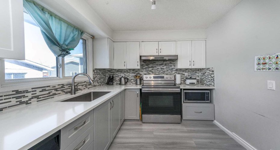 427 Rundlelawn Way, Calgary, Alberta T1Y 3J4, 4 Bedrooms Bedrooms, ,3 BathroomsBathrooms,Residential,For Sale,Rundlelawn,A2294353