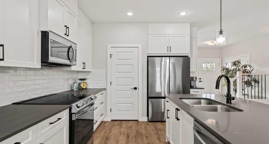 182 River Heights Drive, Cochrane, Alberta T4C 2V1, 3 Bedrooms Bedrooms, ,3 BathroomsBathrooms,Residential,For Sale,River Heights,A2297053