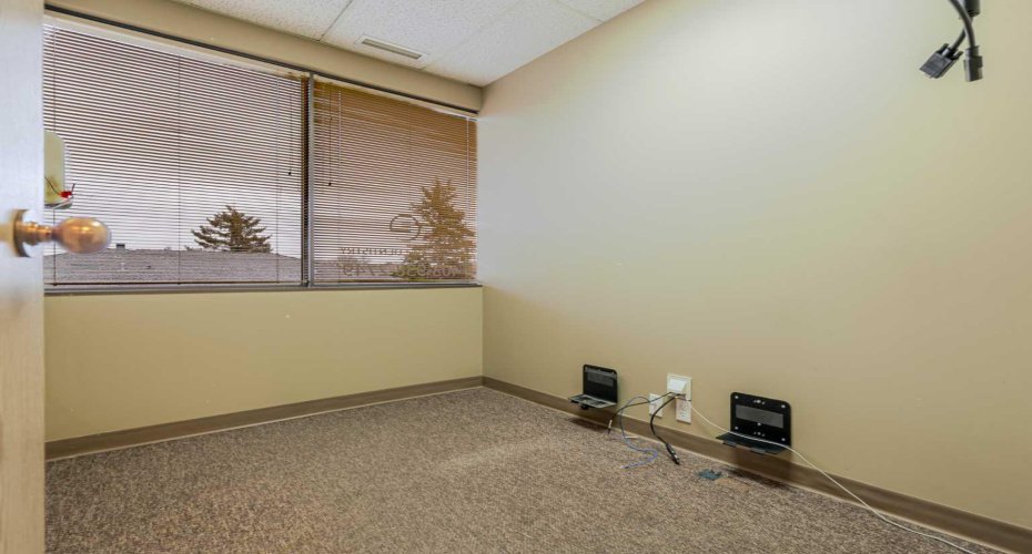 40 Elizabeth Street, Okotoks, Alberta T1S1A2, ,Commercial,For Lease,Elizabeth,A2297100