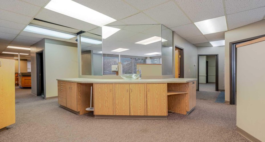 40 Elizabeth Street, Okotoks, Alberta T1S1A2, ,Commercial,For Lease,Elizabeth,A2297100