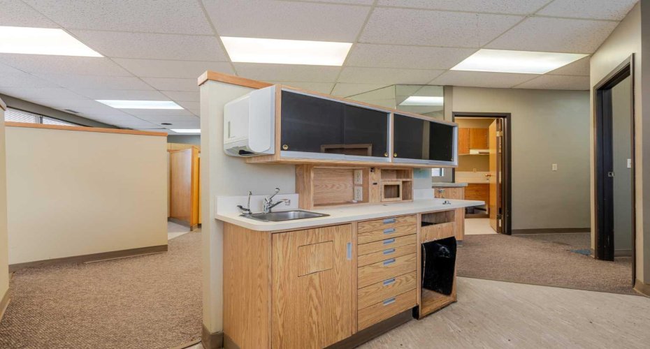 40 Elizabeth Street, Okotoks, Alberta T1S1A2, ,Commercial,For Lease,Elizabeth,A2297100