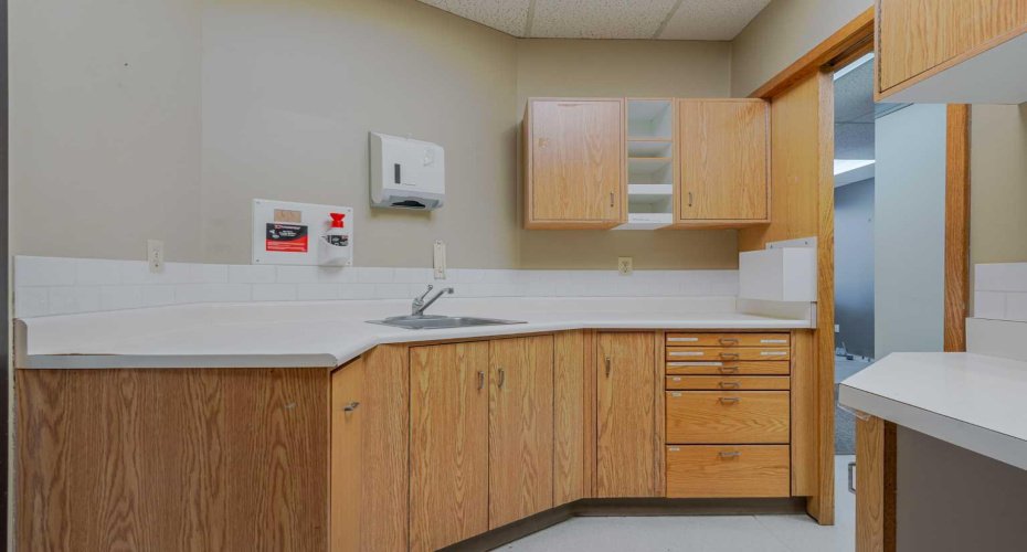 40 Elizabeth Street, Okotoks, Alberta T1S1A2, ,Commercial,For Lease,Elizabeth,A2297100