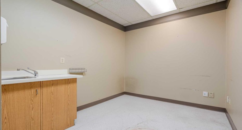 40 Elizabeth Street, Okotoks, Alberta T1S1A2, ,Commercial,For Lease,Elizabeth,A2297100