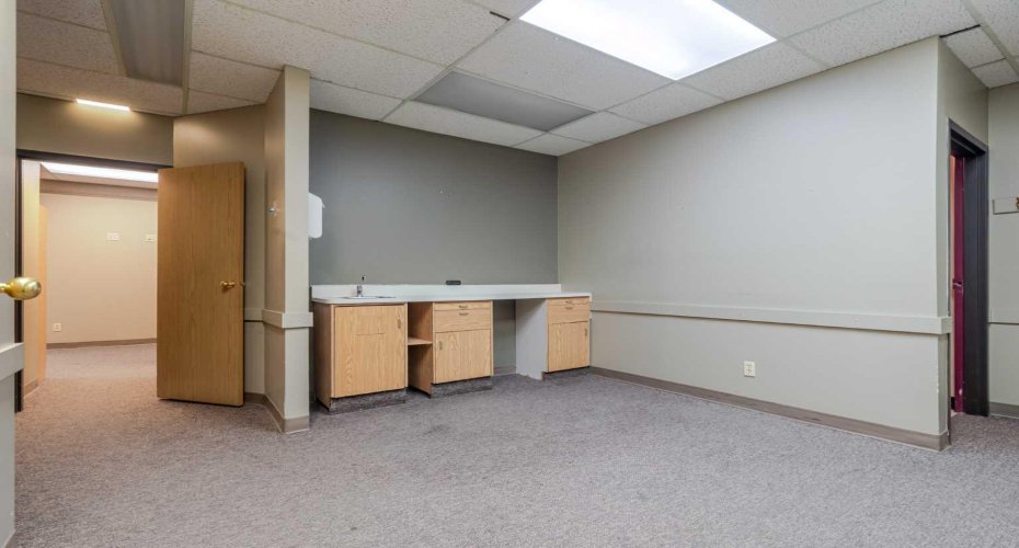 40 Elizabeth Street, Okotoks, Alberta T1S1A2, ,Commercial,For Lease,Elizabeth,A2297100