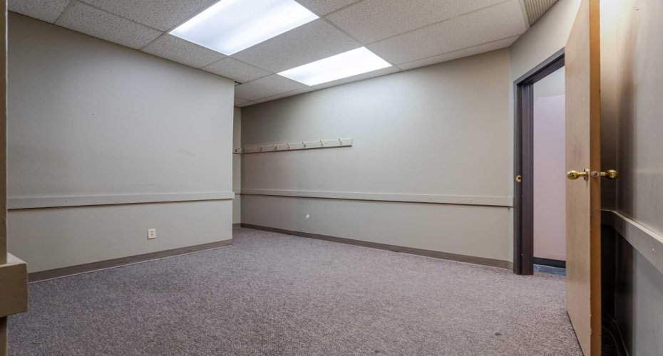 40 Elizabeth Street, Okotoks, Alberta T1S1A2, ,Commercial,For Lease,Elizabeth,A2297100