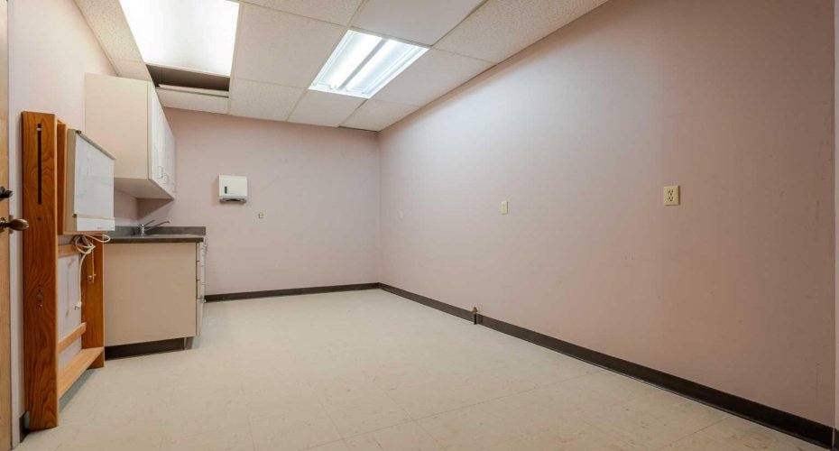 40 Elizabeth Street, Okotoks, Alberta T1S1A2, ,Commercial,For Lease,Elizabeth,A2297100