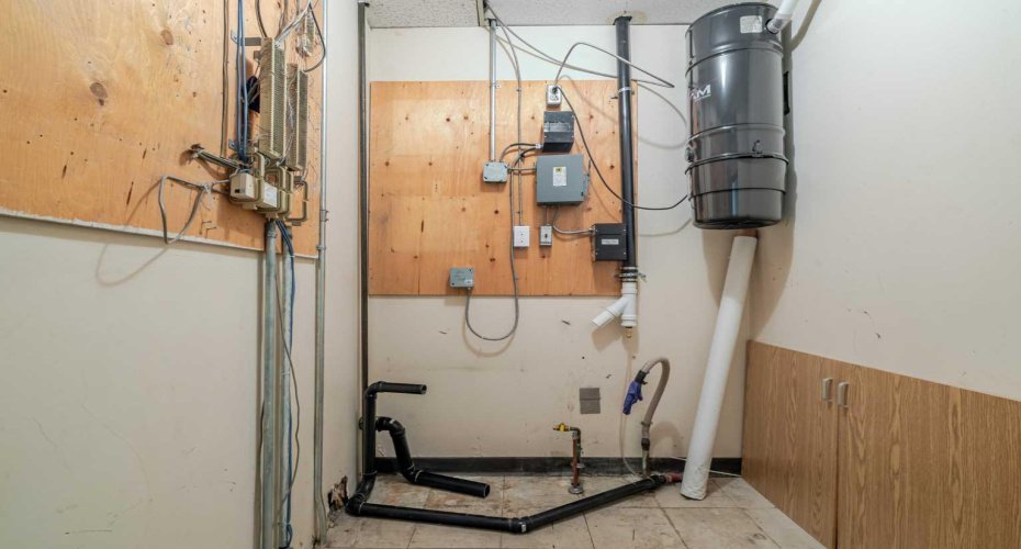 40 Elizabeth Street, Okotoks, Alberta T1S1A2, ,Commercial,For Lease,Elizabeth,A2297100