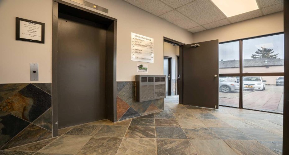 40 Elizabeth Street, Okotoks, Alberta T1S1A2, ,Commercial,For Lease,Elizabeth,A2297100