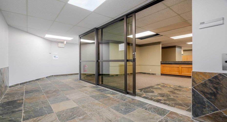 40 Elizabeth Street, Okotoks, Alberta T1S1A2, ,Commercial,For Lease,Elizabeth,A2297100