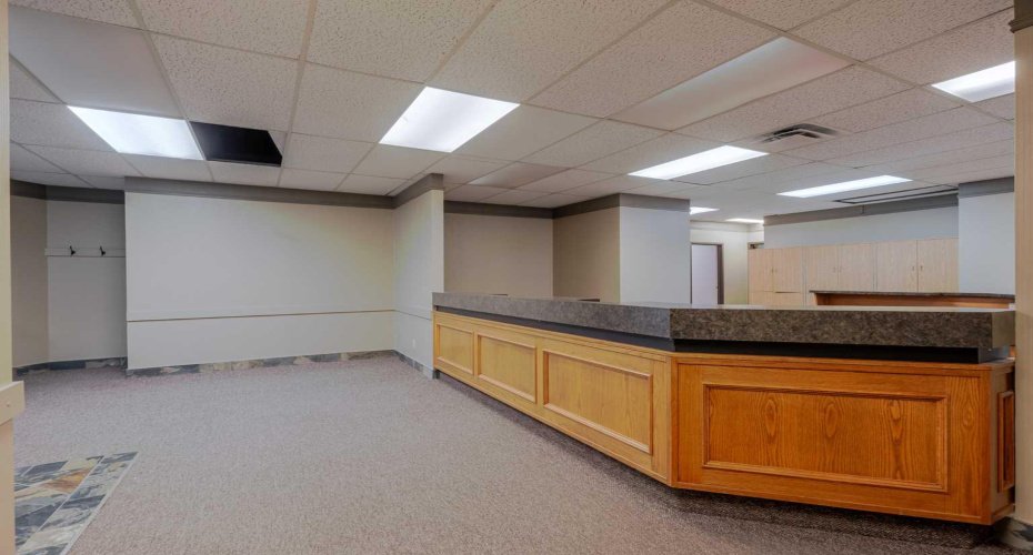 40 Elizabeth Street, Okotoks, Alberta T1S1A2, ,Commercial,For Lease,Elizabeth,A2297100